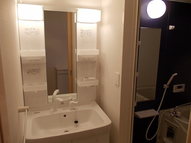 洗面設備　シャワー付き洗面台