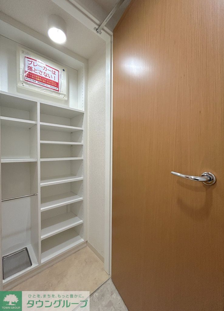 玄関　シューズインクローク：約0.4帖