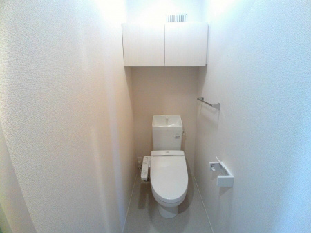 トイレ　同建物別室の写真です。