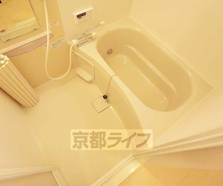 バス・シャワールーム　清潔感のあるバスルームです