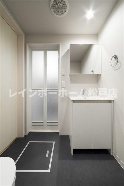 洗面設備　使いやすい洗面所です