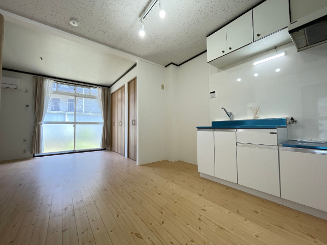 居室・リビング　リノベーション物件です。