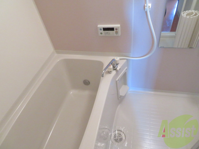 バス・シャワールーム　バスルームはこちらです。広々としてゆったり休めます。