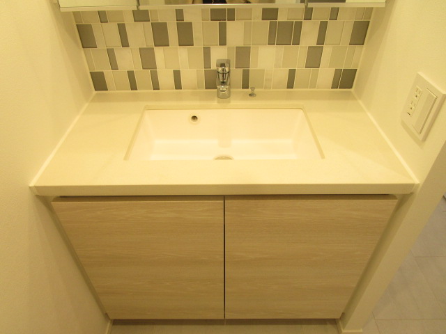 洗面設備　スペースが確保できる洗面所です