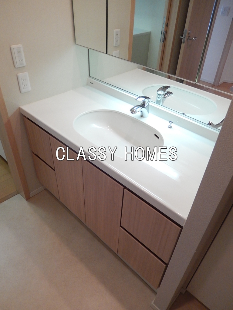 洗面設備　2007年竣工キャピタルマークタワー：独立洗面台