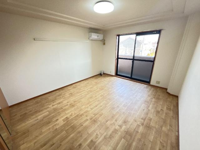 居室・リビング　室内