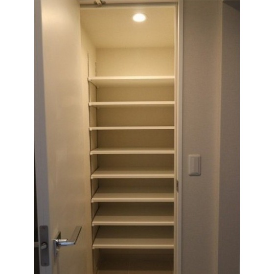 玄関　広いシューズインクローゼット