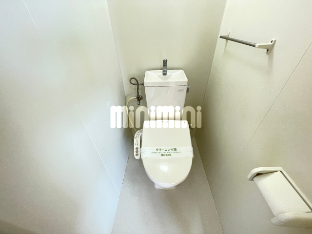 トイレ　温水洗浄便座付きです