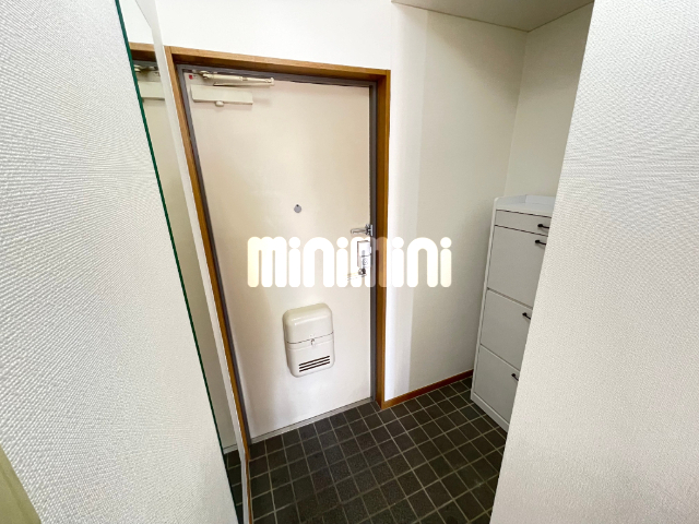 玄関　下駄箱付きの玄関です