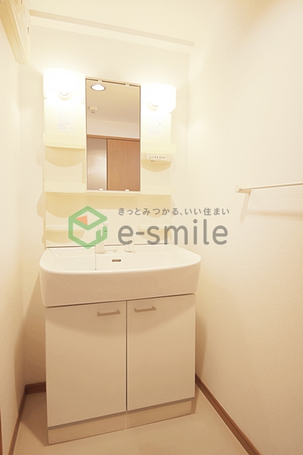 洗面設備　スペースが確保できる洗面所です