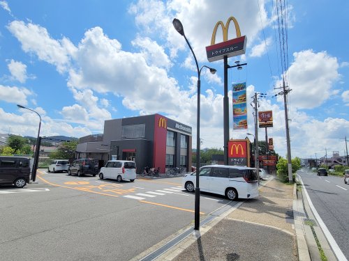 飲食店　マクドナルド 南生駒店（飲食店）まで916m