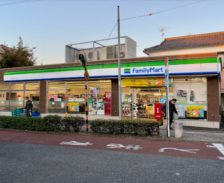 コンビニ　ファミリーマート 大田中央四丁目店（コンビニ）まで876m
