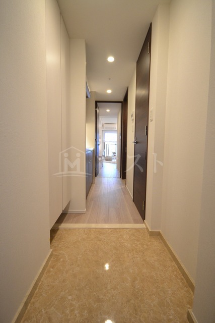 玄関　※建物内別間取参考写真