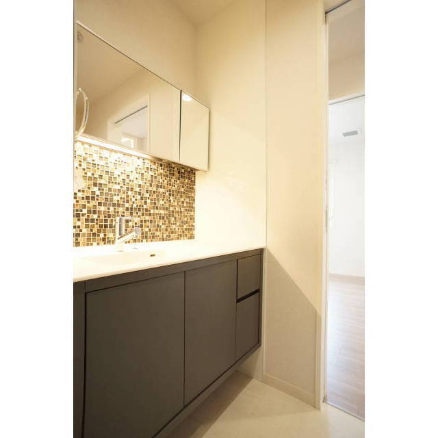 洗面設備　おしゃれな独立洗面台！