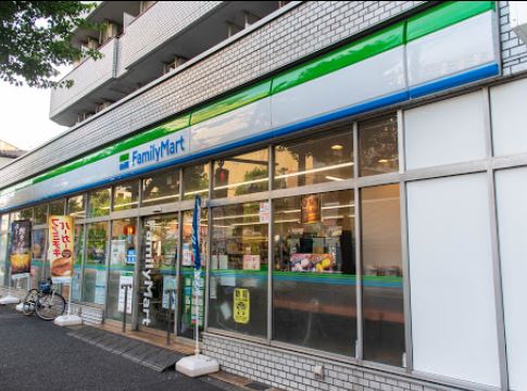 コンビニ　ファミリーマート 小滝橋通り店（コンビニ）まで76m