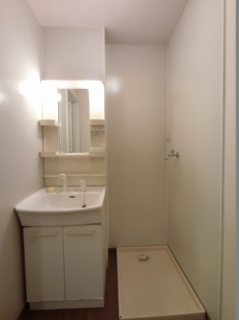 洗面設備　ゆったりとスペースのある洗面所