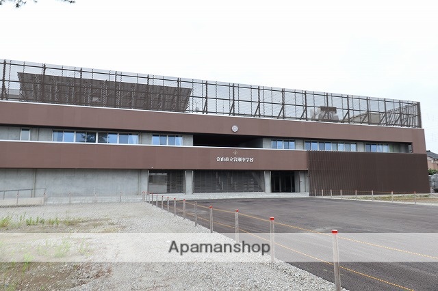 中学校　岩瀬中学校（中学校）まで1327m