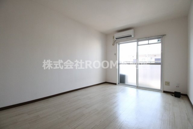 居室・リビング　こちらのリビングで趣味の時間をお楽しみください