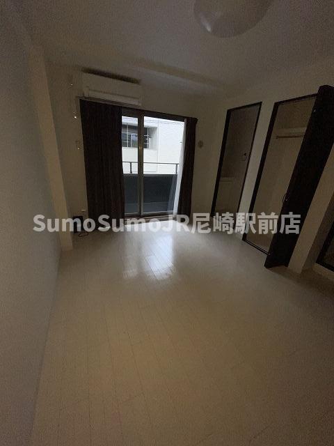 居室・リビング　こちらのリビングで趣味の時間をお楽しみください