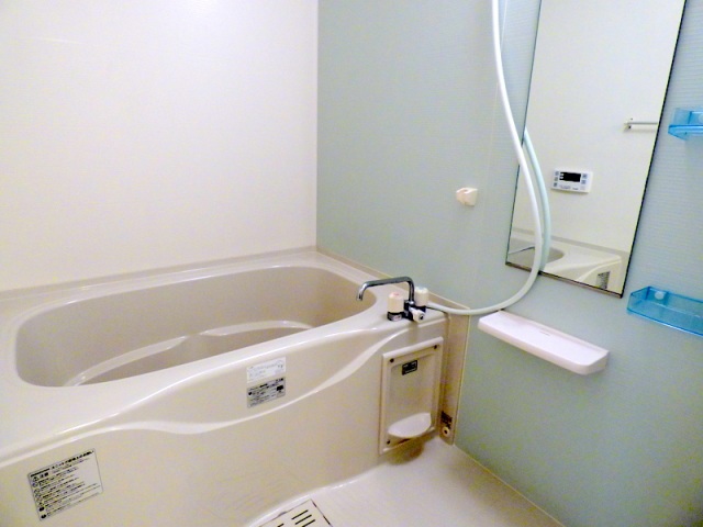 バス・シャワールーム　追炊きと乾燥機付き浴室