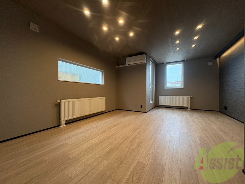 居室・リビング　エアコン付きで快適なリビングになっております！