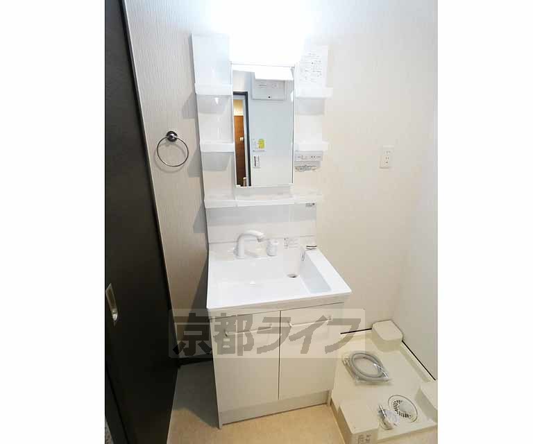 洗面設備　独立洗面台になります。