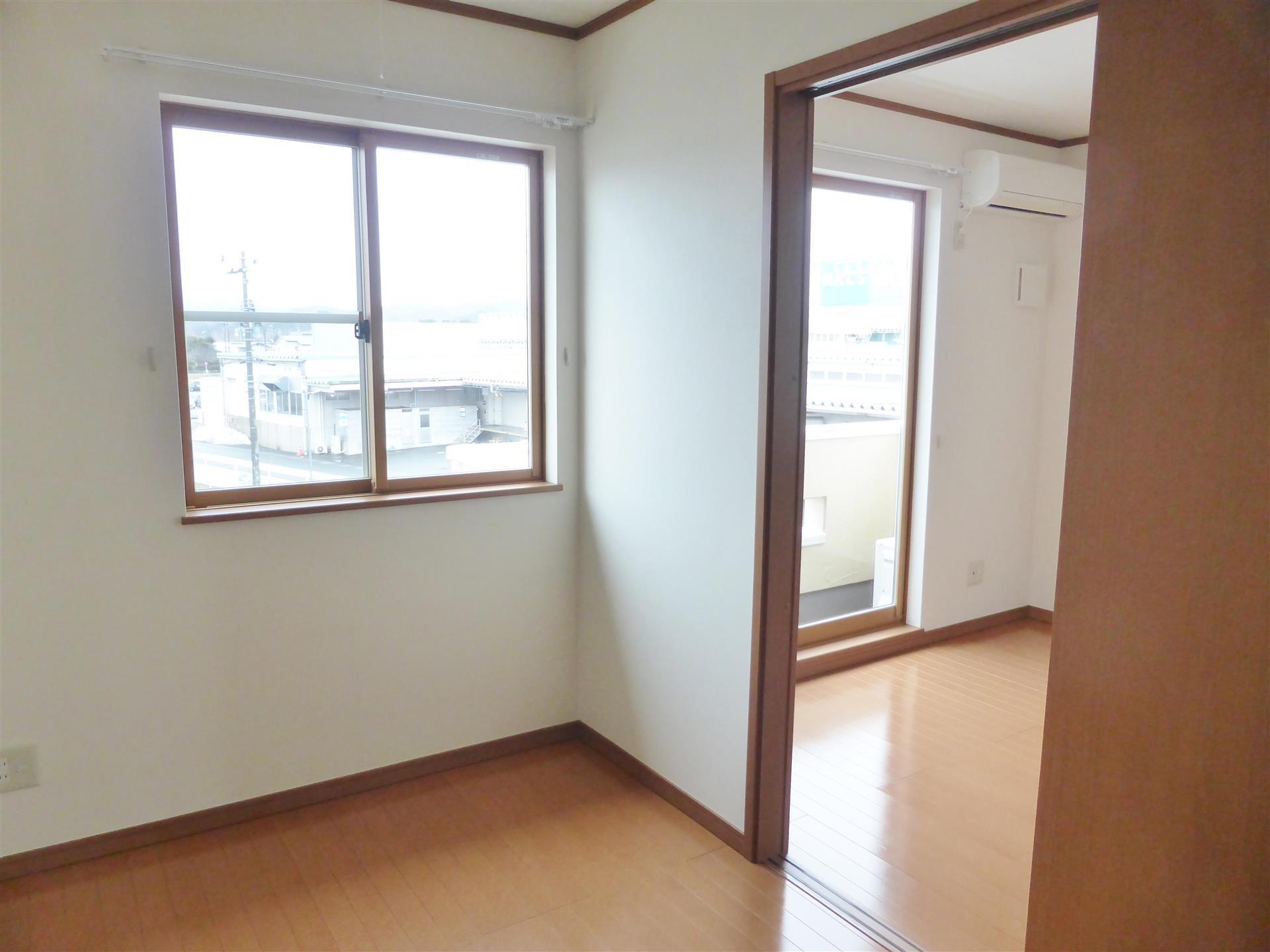 居室・リビング　写真は全て参考（102号室）