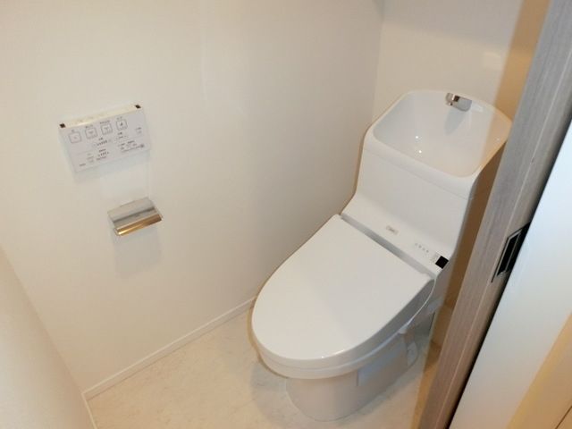 トイレ　お部屋探しは株式会社　タウンハウジング　までお気軽にお問合…