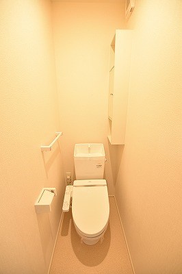 トイレ　温水洗浄便座付き