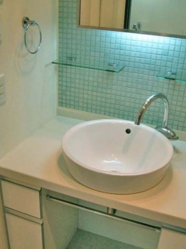 洗面設備　朝の身支度に便利な独立洗面台！