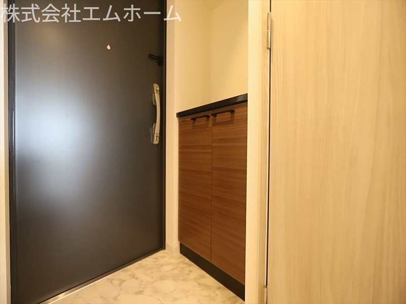 玄関　玄関　シューズボックス付