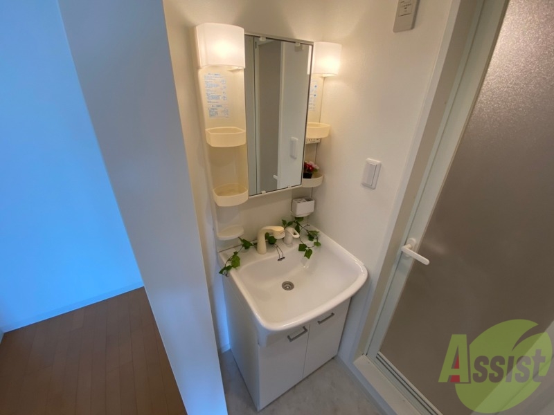 洗面設備　洗面台。身支度にはかかせないですよね～。