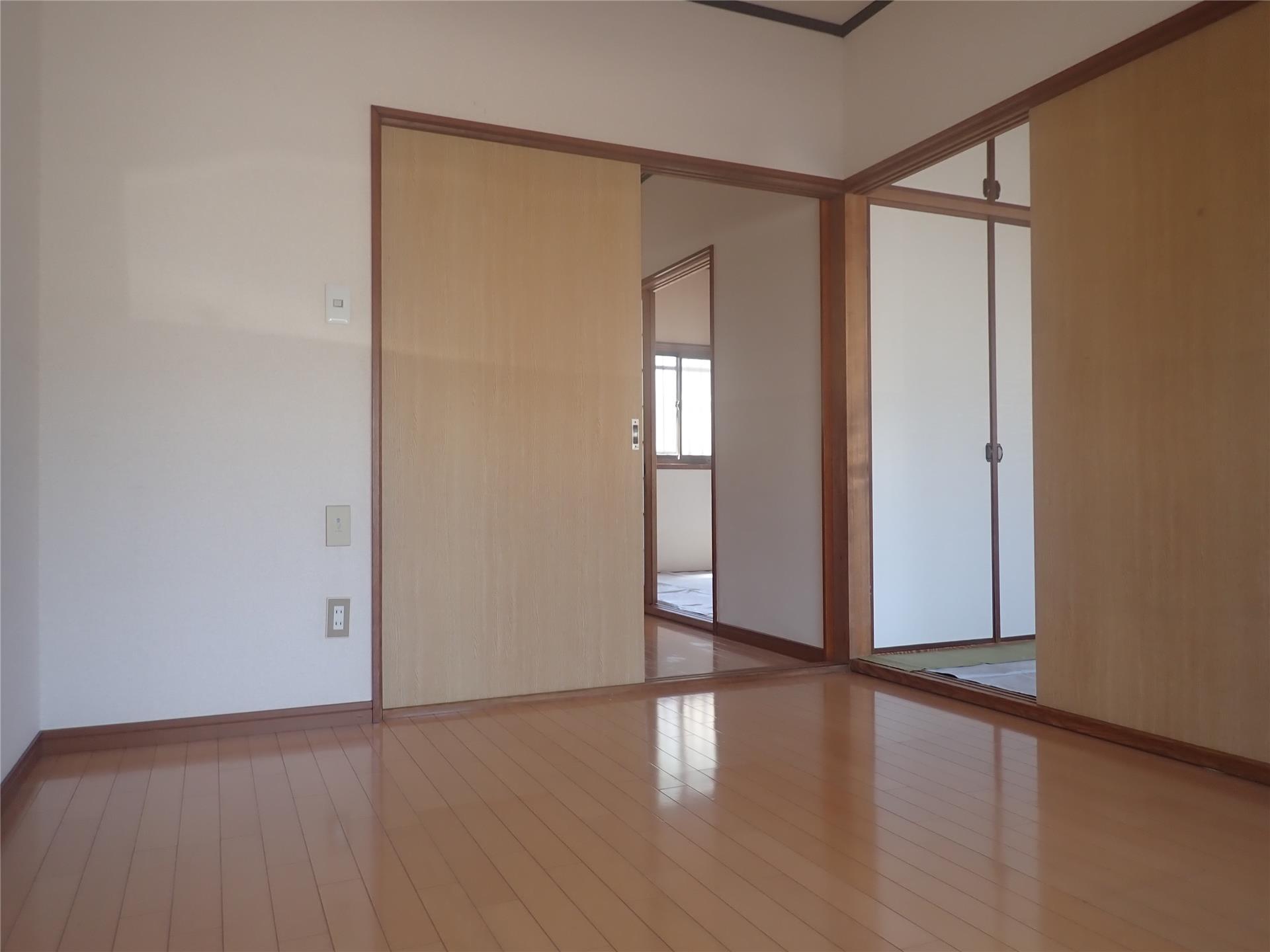 坂田アパートの居間写真