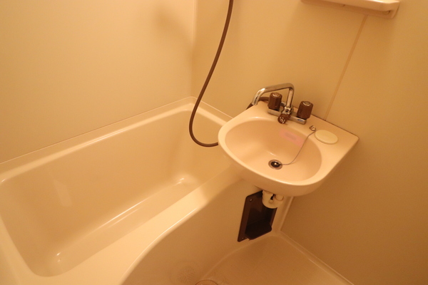 バス・シャワールーム　現況の物を優先とします