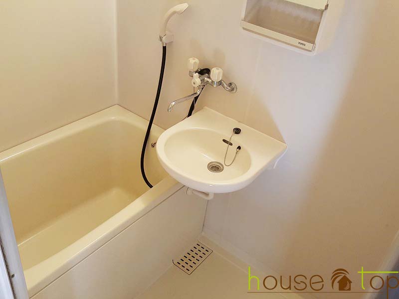 バス・シャワールーム　バス・トイレ別物件なので嬉しいですね♪