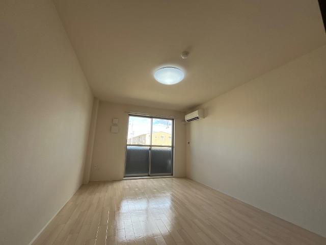 居室・リビング　室内