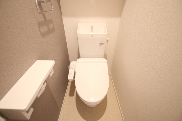 トイレ　※別室の参考写真の為、現況優先です。