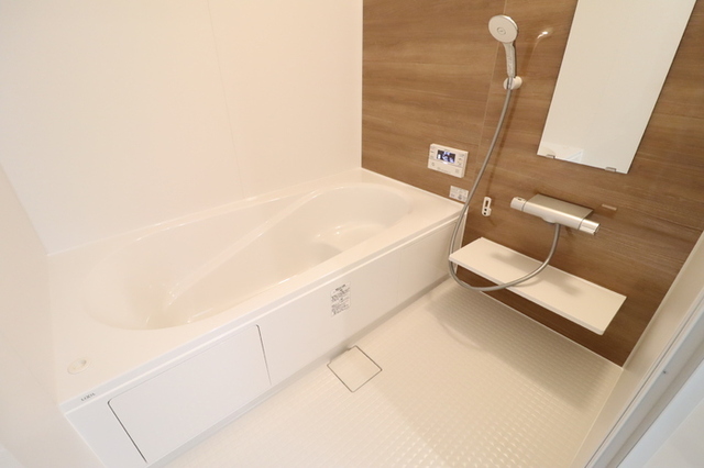 バス・シャワールーム　浴室換気乾燥機・追い焚き給湯