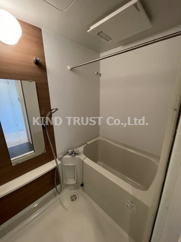 バス・シャワールーム　コンパクトで使いやすいお風呂です