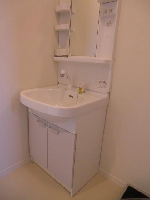 洗面設備　便利なシャワー付きの洗面台★