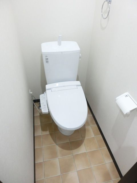 トイレ　ウォシュレット付で快適ですね