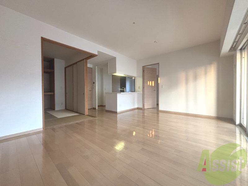 居室・リビング　．