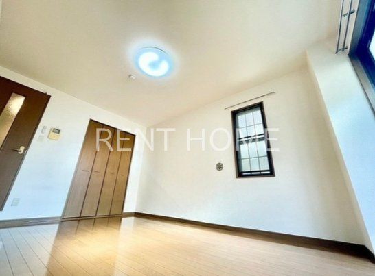 居室・リビング　8.4帖の広めのお部屋です