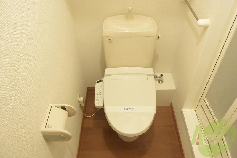 その他　温水洗浄便座付きです。