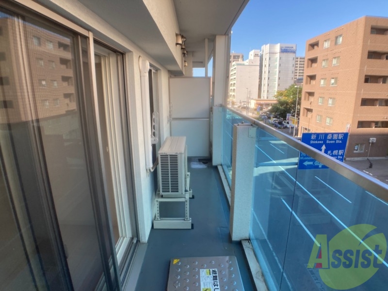 バルコニー　窓を開けると風通しも良く、気分も上がりそう！