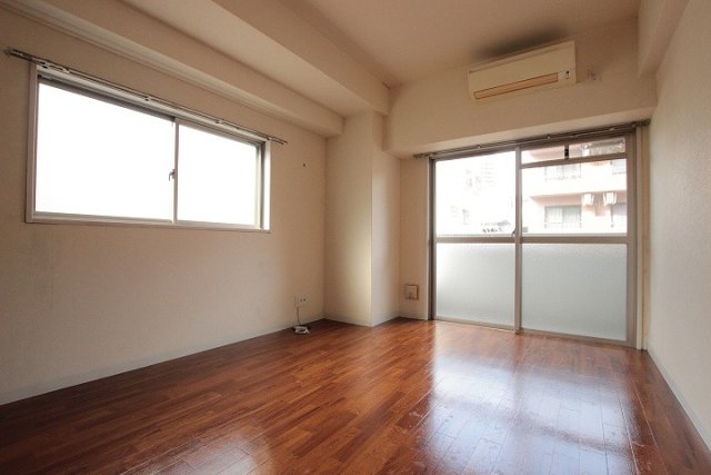 居室・リビング　同物件別号室