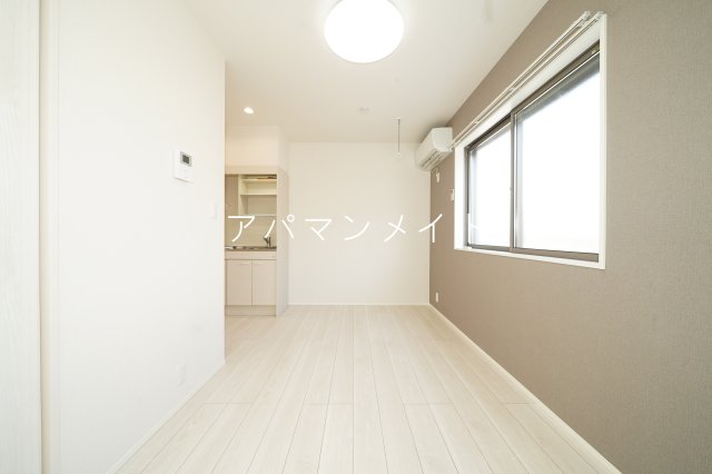 居室・リビング　おしゃれなアクセントクロスです