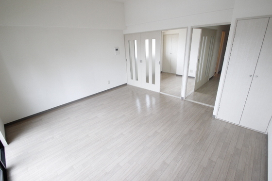 居室・リビング　※別号室の写真です