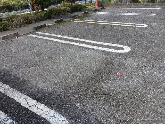駐車場　駐車場があるので、車を買う予定の方も安心です