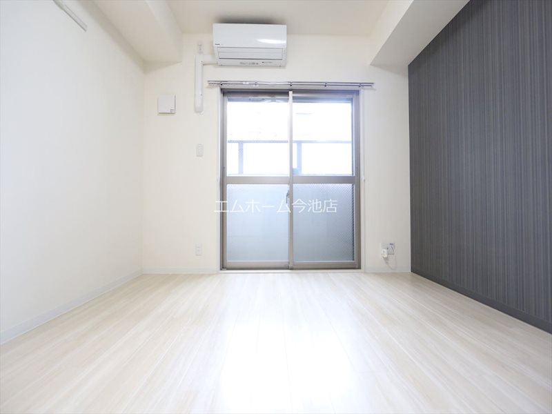 その他部屋・スペース　洋室7.6帖　収納充実　エアコン付　バルコニーに面しています